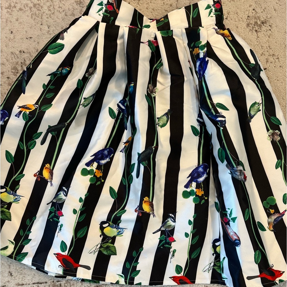 Long skirt - w:/ birds